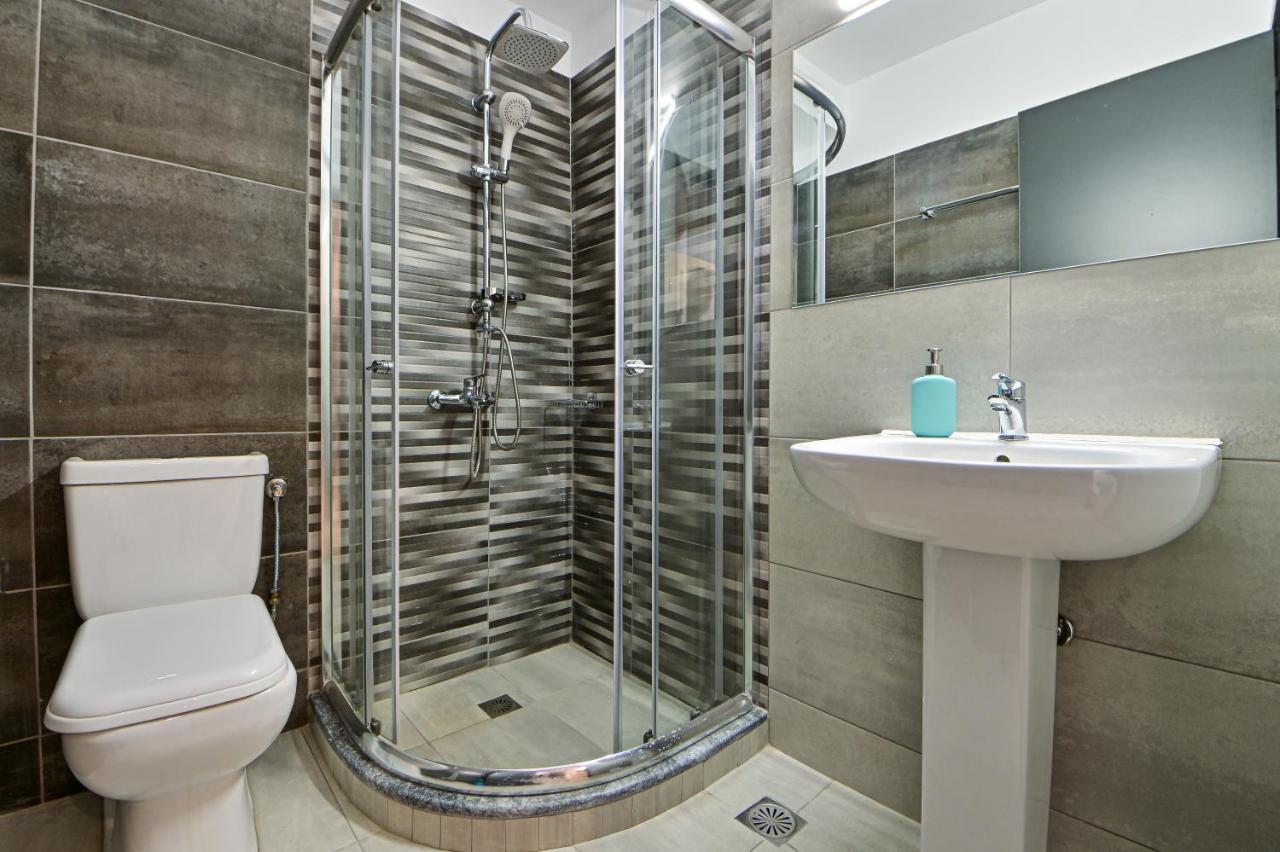 Beautiful New Apartment 5 Min From Piraeus Port Kültér fotó